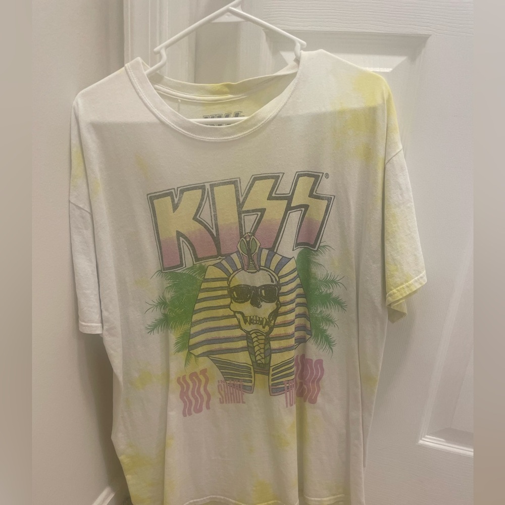 Kiss Graphic T-Shirt